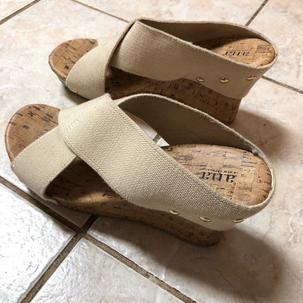 Shoes - Picture 2 of 5